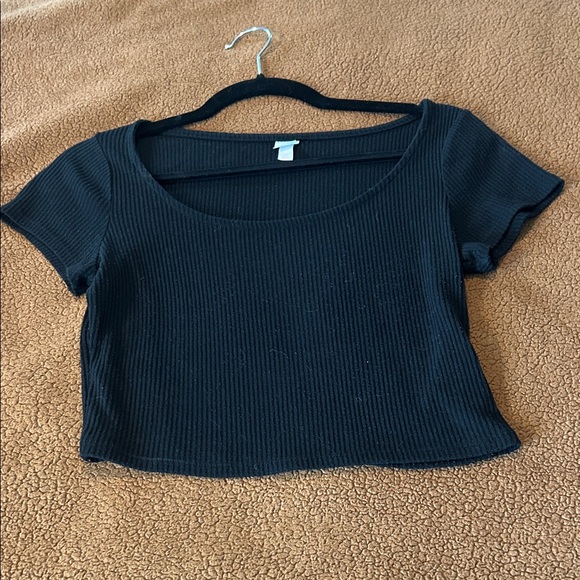 Colsie Black Ribbed Crop Top - Picture 3 of 6